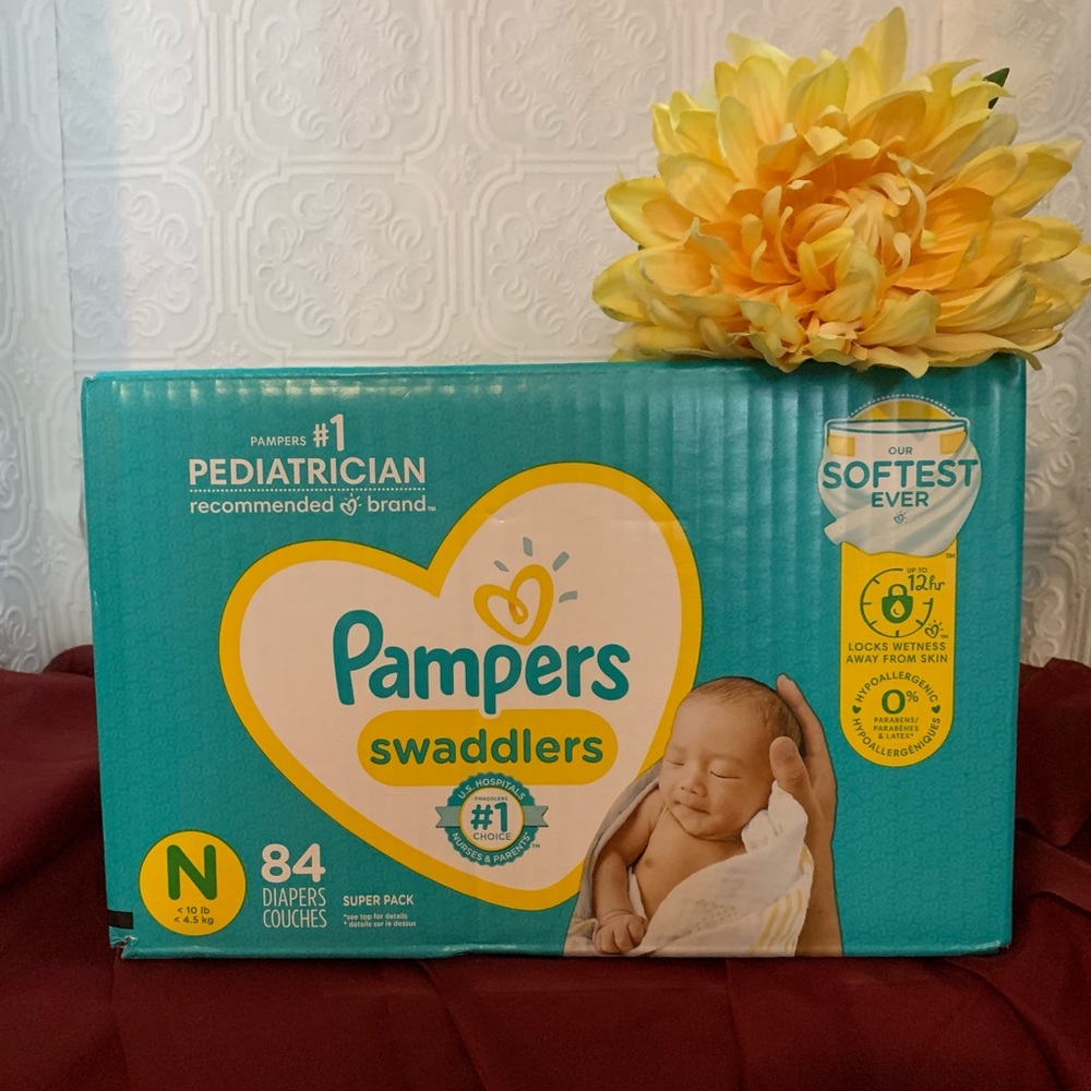 NIB Newborn Pampers Swaddlers Diapers